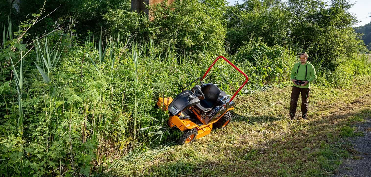 AS-Motor 940 Sherpa 4WD RC mowing on steep slopes