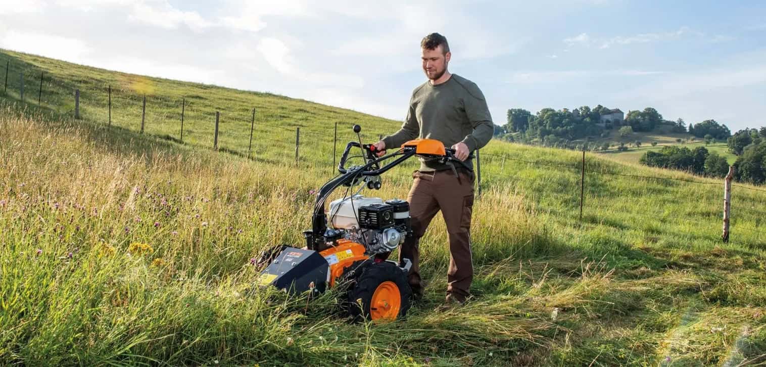 ecologiocal mowing with the as implement carrier